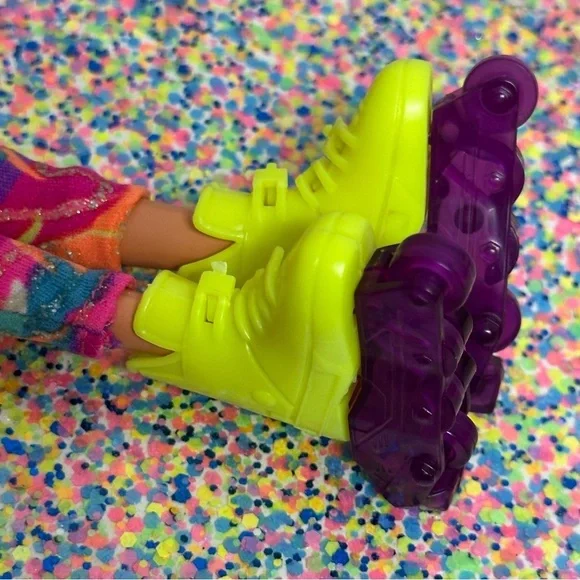Barbie Hot Skatin' Doll 1994 Articulated Jointed Vintage Outfit Skates Earrings - Picture 8 of 16